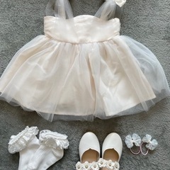結婚式のドレス、靴、靴下、ゴム