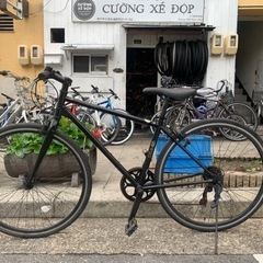 クロスバイク 700x28c 6変速 黒 配達可能