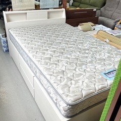 取り置き中】たっぷり収納付き！セミダブルベッド