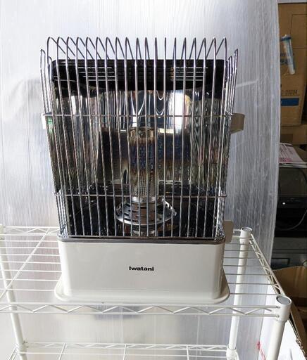 お引き取り限定　イワタニ カセットガスストーブ CB-STV-DKD 2020年製　アウトドア キャンプ IWATANI