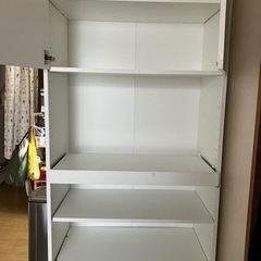 IKEAで購入した食器棚です。差し上げます。