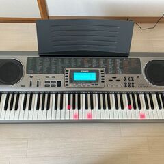 電子ピアノ　CASIO　LK80　73 鍵盤の光ナビキーボード