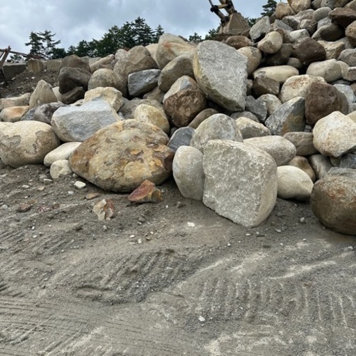 転石 庭石 取りに来れる方差し上げます (琥珀) 塩山のその他の中古あげます・譲ります|ジモティーで不用品の処分