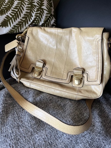 COACHショルダーにも肩かけにも