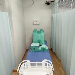 整骨院の器械、ベッド、カーテン全て