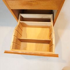 HIDA(飛騨産業) キツツキマーク soffio(ソフィオ)シリーズのパーソナルデスクです。レッドオーク材のナチュラルな質感とシンプルなデザインの学習机。北欧スタイルや和モダンなどにも♪DF128