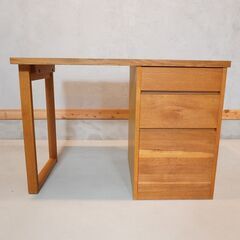 HIDA(飛騨産業) キツツキマーク soffio(ソフィオ)シリーズのパーソナルデスクです。レッドオーク材のナチュラルな質感とシンプルなデザインの学習机。北欧スタイルや和モダンなどにも♪DF128