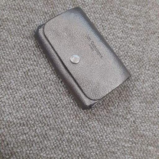 パリブランドのゴールド財布
