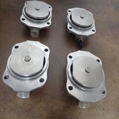 ダットサンSR311  ブレーキ キﾔリパーのピストン部分 新品