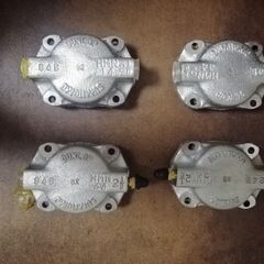 ダットサンSR311  ブレーキ キﾔリパーのピストン部分 新品