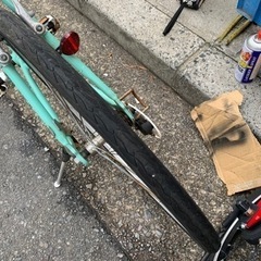 👉👉　クロスバイク　ＷＥＥＤＥＮＤＢＩＫＥ　フレーム　アルミ　7変速　２４インチ　青　配達可能