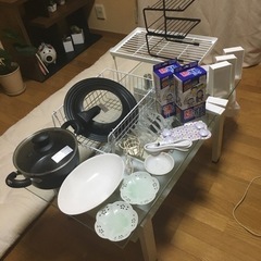 雑貨類冷却シート鍋中未使用のも何点か入っています