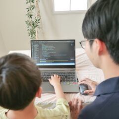 子どもプログラミング教室の講師