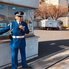 駅前大型スーパーの施設警備スタッフの画像