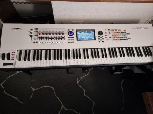 鍵盤楽器、ピアノ Yamaha montage8
