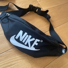 NIKEボディバッグ