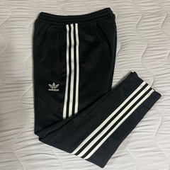 adidasトラックパンツ