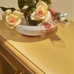 造花のバラ3本とバスフレグランスソープ1本とバラのコサージュ