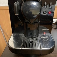 ネスプレッソ　コーヒーメーカー
