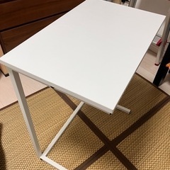 【成約済み】白のサイドテーブル(組み立て式)