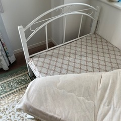 シングルベッド　組み立て式　鉄　白