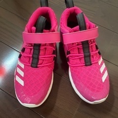 adidas スニーカー　