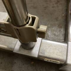 大きめ スタンド カンバン 看板 本体表に前会社のものがアクリル板の中に入ってます 枠リベット止め 置き