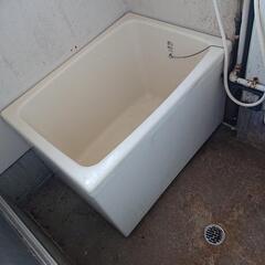 県営住宅の浴槽と給湯器
