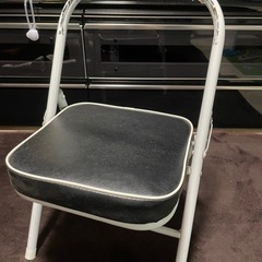 【無料】パイプ椅子　クッションローチェアー