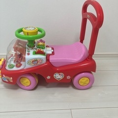 幼児　乗用玩具　キティちゃん車　