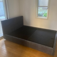 6/18に取りに来れる方！Francfrancのダブルベッドフレームのみです。