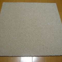 日本製タイルカーペット厚み９㎜・1枚２１０円・在庫１３２枚（１１...