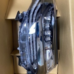 30 アルファード後期 美品3眼ヘッドライト右 シーケンシャル