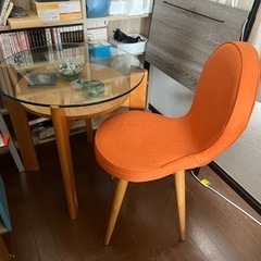 ガラスのカフェテーブルと椅子のセット