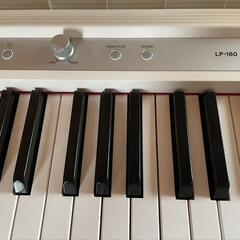 KORG 電子ピアノLP-180　使用一年未満　ヘッドフォン付き KORG 電子ピアノLP-180 使用一年未満 ヘッドフォン付き