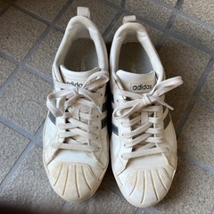 adidasスニーカー