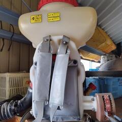 農機具　イセキ　背負動力散布機