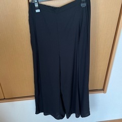 GU 黒のパンツ