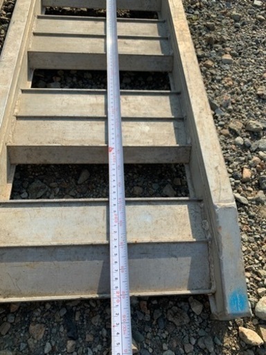 アルミブリッジ 中古品　幅37cm 長さ2.7m 曲がりやヨレ無くそれなりに程度は良いかと思います アルミブリッジ 中古品 幅37cm 長さ2.7m 曲がりやヨレ無くそれなりに