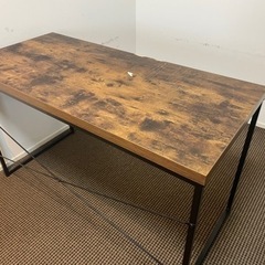 木目のテーブル