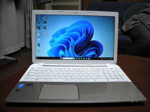 殆ど新品美品です　TOSHIBA 15.6インチ  Windows11  office2021他　ソフト多数　（返品可）