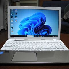 【ネット決済・配送可】殆ど新品美品です　TOSHIBA 15.6...