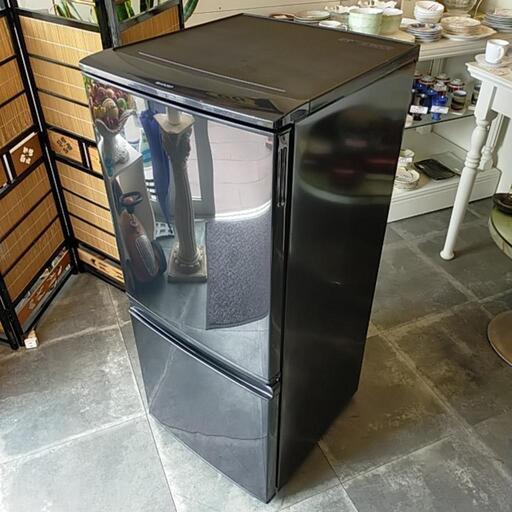 SHARP　2ドア137リットルサイズ冷蔵庫、お売りします。⑨
