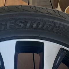 トヨタ純正のタイヤ付きアルミホイル美品です。