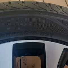トヨタ純正のタイヤ付きアルミホイル美品です。