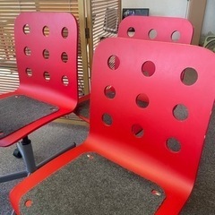 IKEA 赤い椅子　全部で6脚あります。