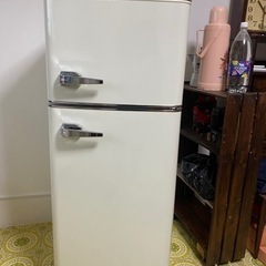 値引き>2022年製7ヶ月使用 超美品 レトロ風冷蔵庫2ドア114L