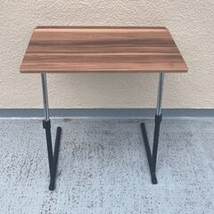 【中古】折りたたみ式　サイドテーブル　【高さ・角度調整可能】