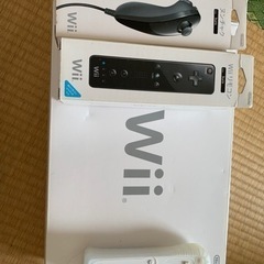 Wii 本体+コントローラー×4(ヌンチャク×2、リモコン×2)