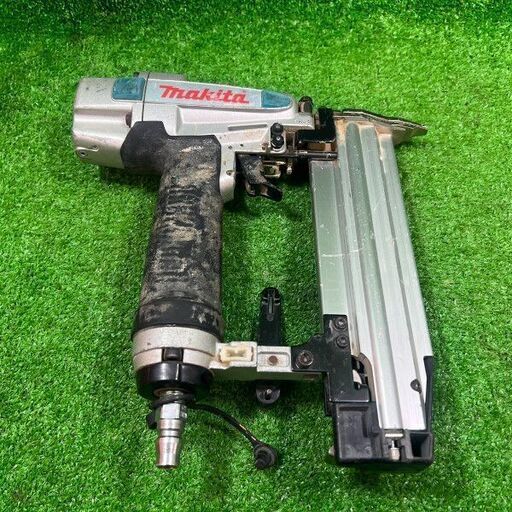 マキタ AF502N 常圧仕上げ釘【市川行徳店】【店頭取引限定】【中古】管理番号：IT2J8BGICANG マキタ AF502N 仕上釘打 常圧【市川行徳店】【店頭取引限定】【中古